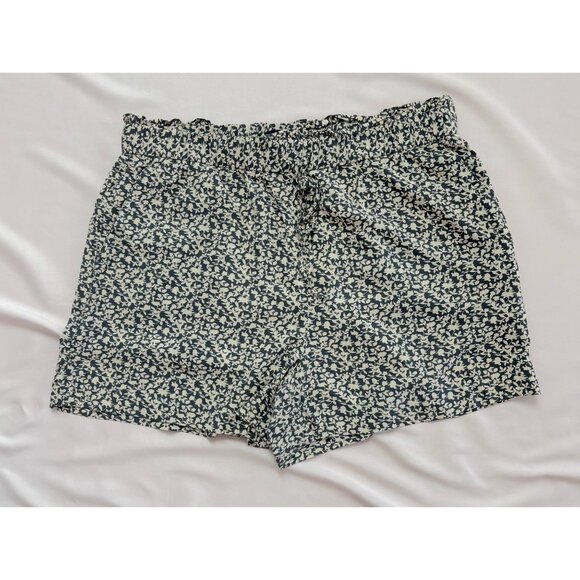 Banana Republic Floral Print Elastic Waist Womens Shorts. Faded Black/Cream. Siz - Picture 1 of 9